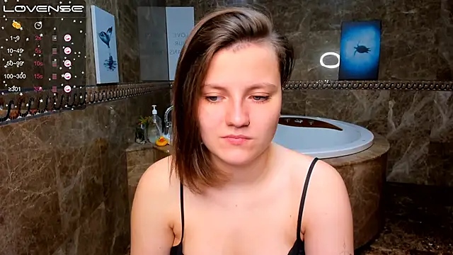 MelindaTin online show from October 31, 12:33 am