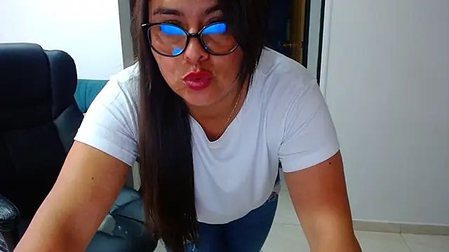 Ixchel Anaid online show from February 14, 6:40 pm