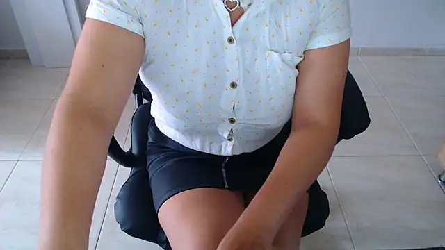 Ixchel Anaid online show from October 3, 3:09 pm