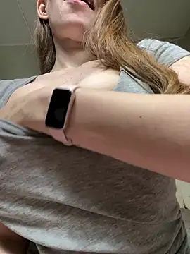 Snapshot of FairyTaylor chatting on March 3, 4:07 am FairyTaylor online show from March 3, 4:07 am