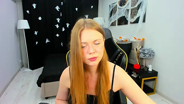 Snapshot of Strawberrye chatting on October 28, 4:38 am Strawberrye online show from October 28, 4:38 am