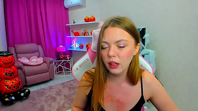 Snapshot of Strawberrye chatting on November 4, 3:27 am Strawberrye online show from November 4, 3:27 am