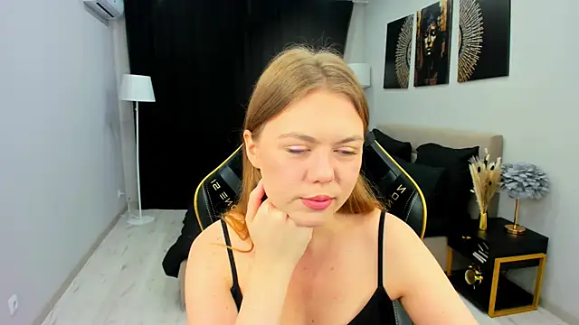 Snapshot of Strawberrye chatting on November 11, 3:39 am Strawberrye online show from November 11, 3:39 am