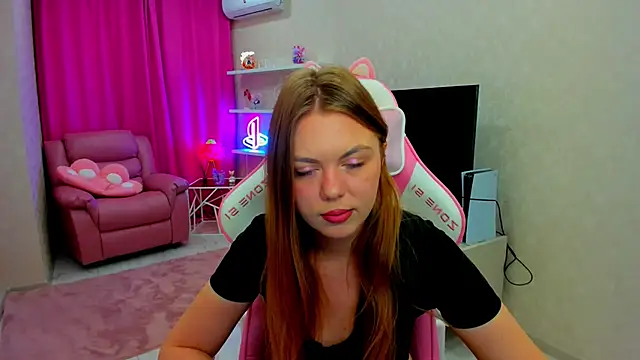 Snapshot of Strawberrye chatting on November 12, 3:29 am Strawberrye online show from November 12, 3:29 am