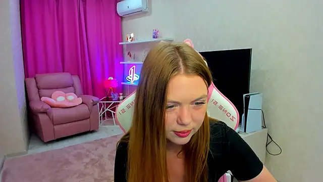 Snapshot of Strawberrye chatting on November 15, 3:26 am Strawberrye online show from November 15, 3:26 am