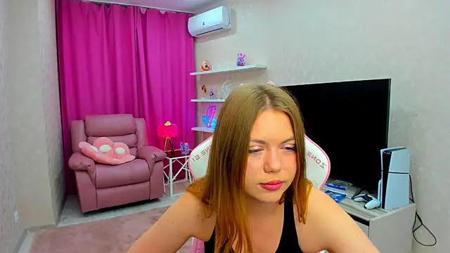 Snapshot of Strawberrye chatting on November 25, 3:28 am Strawberrye online show from November 25, 3:28 am