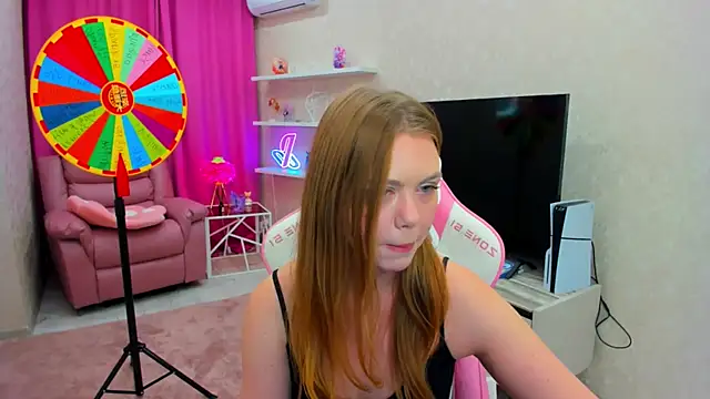 Snapshot of Strawberrye chatting on December 5, 3:26 am Strawberrye online show from December 5, 3:26 am