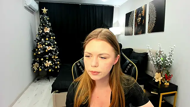 Snapshot of Strawberrye chatting on December 16, 3:22 am Strawberrye online show from December 16, 3:22 am