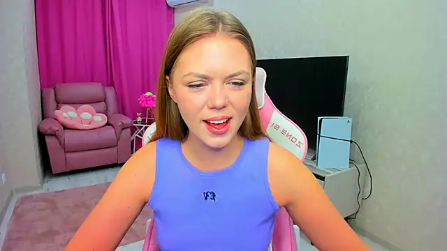 Strawberrye online show from February 28, 3:18 am