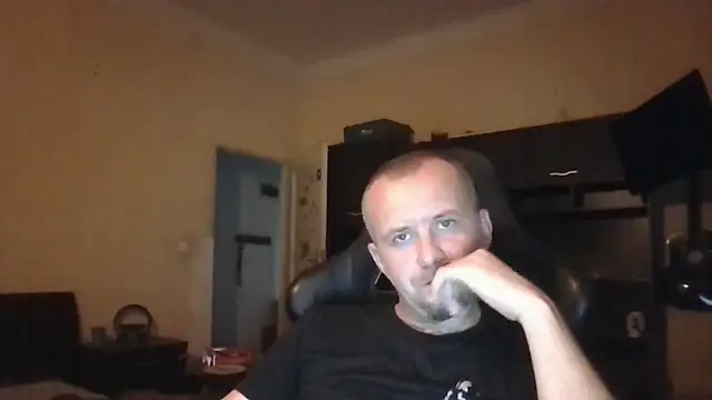 Snapshot of MrWhitePL chatting on July 31, 6:18 pm MrWhitePL online show from July 31, 6:18 pm
