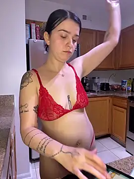 Snapshot of joeystaciee chatting on June 6, 1:32 am joeystaciee online show from June 6, 1:32 am