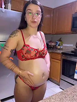 Snapshot of joeystaciee chatting on July 28, 8:52 pm joeystaciee online show from July 28, 8:52 pm