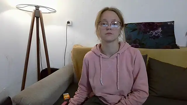 little-leni online show from December 2, 7:53 pm