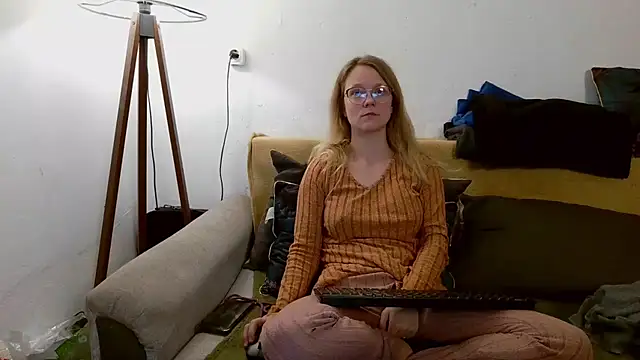 little-leni online show from January 13, 7:19 pm