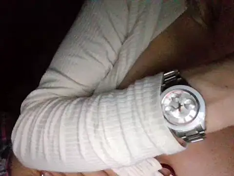 Snapshot of suuzykiss chatting on December 14, 12:33 am suuzykiss online show from December 14, 12:33 am