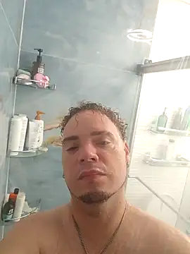 Snapshot of latinoflpr chatting on September 18, 12:23 am latinoflpr online show from September 18, 12:23 am