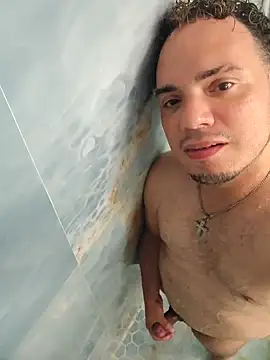 Snapshot of latinoflpr chatting on September 21, 1:29 am latinoflpr online show from September 21, 1:29 am