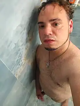 Snapshot of latinoflpr chatting on September 28, 3:23 am latinoflpr online show from September 28, 3:23 am