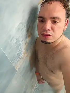 Snapshot of latinoflpr chatting on October 3, 1:24 am latinoflpr online show from October 3, 1:24 am