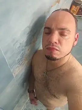 Snapshot of latinoflpr chatting on October 15, 1:50 am latinoflpr online show from October 15, 1:50 am