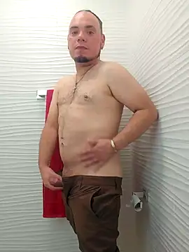 Snapshot of latinoflpr chatting on October 17, 3:20 am latinoflpr online show from October 17, 3:20 am