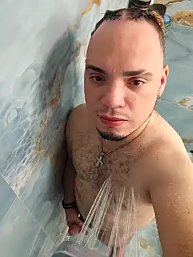 Snapshot of latinoflpr chatting on October 22, 12:22 am latinoflpr online show from October 22, 12:22 am