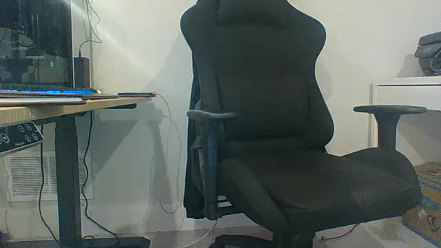 Snapshot of Bloopers66 chatting on February 10, 6:23 pm Bloopers66 online show from February 10, 6:23 pm