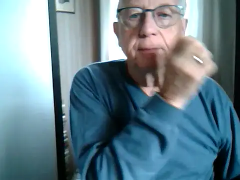 Snapshot of johnjohn622662 chatting on October 2, 7:48 am johnjohn622662 online show from October 2, 7:48 am