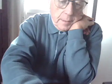 Snapshot of johnjohn622662 chatting on November 9, 10:57 am johnjohn622662 online show from November 9, 10:57 am