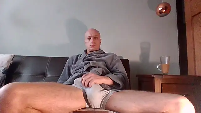 Snapshot of moggleflop1 chatting on February 27, 8:36 am moggleflop1 online show from February 27, 8:36 am