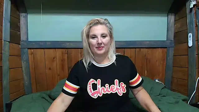 Snapshot of lisaxlovexxx chatting on October 20, 12:55 am lisaxlovexxx online show from October 20, 12:55 am