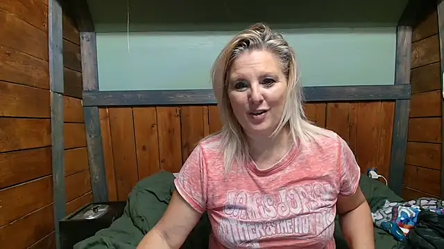 Snapshot of lisaxlovexxx chatting on November 13, 9:03 pm lisaxlovexxx online show from November 13, 9:03 pm