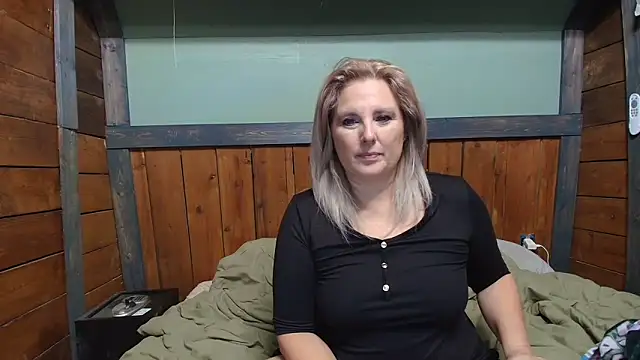 Snapshot of lisaxlovexxx chatting on November 26, 7:48 pm lisaxlovexxx online show from November 26, 7:48 pm