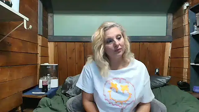 Snapshot of lisaxlovexxx chatting on May 11, 6:05 pm lisaxlovexxx online show from May 11, 6:05 pm