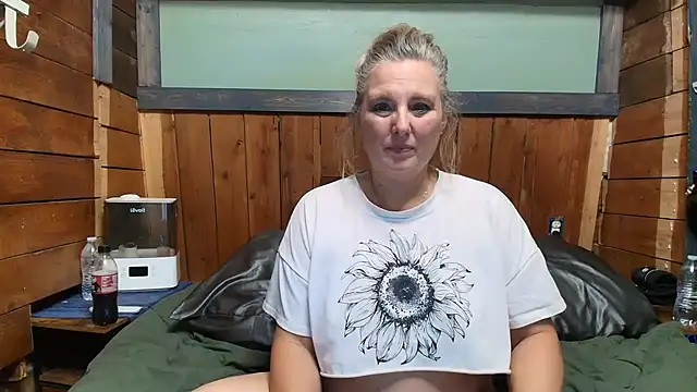 Snapshot of lisaxlovexxx chatting on May 16, 2:30 am lisaxlovexxx online show from May 16, 2:30 am