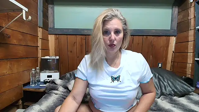 Snapshot of lisaxlovexxx chatting on May 18, 6:14 pm lisaxlovexxx online show from May 18, 6:14 pm