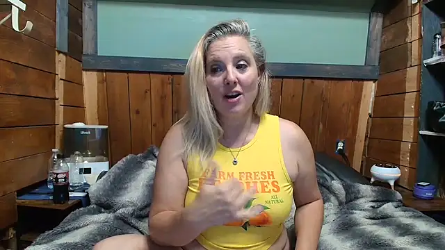 Snapshot of lisaxlovexxx chatting on May 27, 1:57 am lisaxlovexxx online show from May 27, 1:57 am