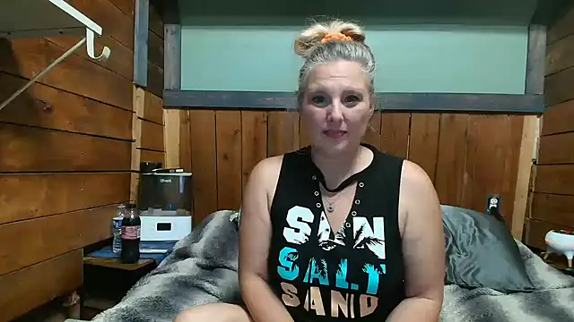Snapshot of lisaxlovexxx chatting on June 11, 7:12 pm lisaxlovexxx online show from June 11, 7:12 pm