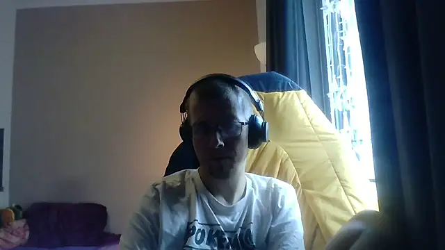 Snapshot of David250692 chatting on October 9, 10:46 am David250692 online show from October 9, 10:46 am