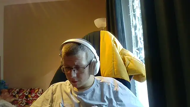 Snapshot of David250692 chatting on December 16, 12:54 pm David250692 online show from December 16, 12:54 pm