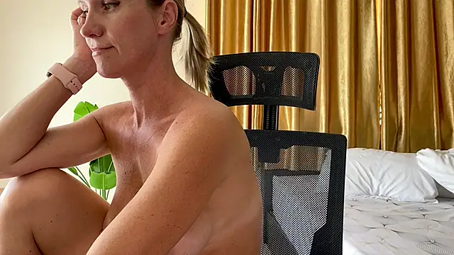 Snapshot of KatnessHot chatting on February 2, 7:41 am KatnessHot online show from February 2, 7:41 am