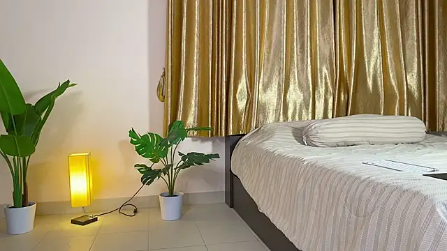 Snapshot of KatnessHot chatting on March 1, 1:07 pm KatnessHot online show from March 1, 1:07 pm