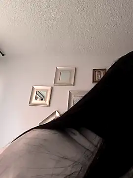 Snapshot of paola091 chatting on February 8, 7:16 pm paola091 online show from February 8, 7:16 pm