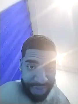 Snapshot of Aroon_Stonne chatting on December 23, 3:29 am Aroon Stonne online show from December 23, 3:29 am