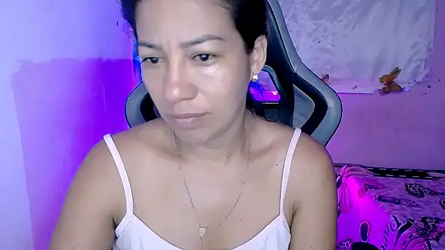 ninatiny online show from October 31, 9:21 am