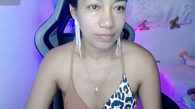 ninatiny online show from November 2, 9:44 am