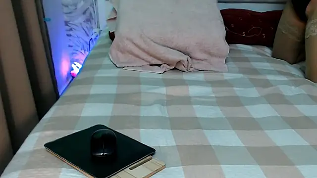 Asianholes online show from February 25, 5:00 pm