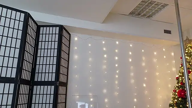 girl nextd00r online show from December 30, 8:21 am