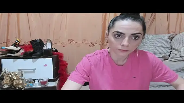 Snapshot of jessystarr chatting on June 17, 12:35 am jessystarr online show from June 17, 12:35 am