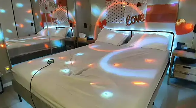 MikyFoxx online show from February 14, 9:13 am